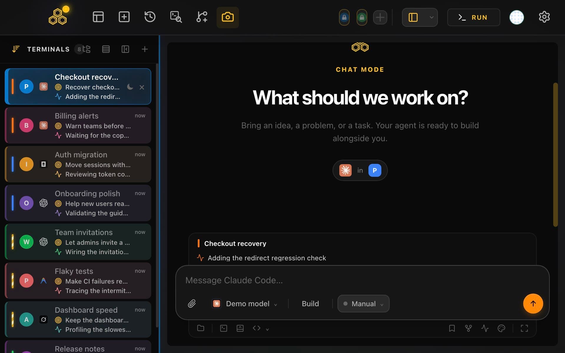 CodeAgentSwarm en modo lista con ocho sesiones de agentes y su actividad actual