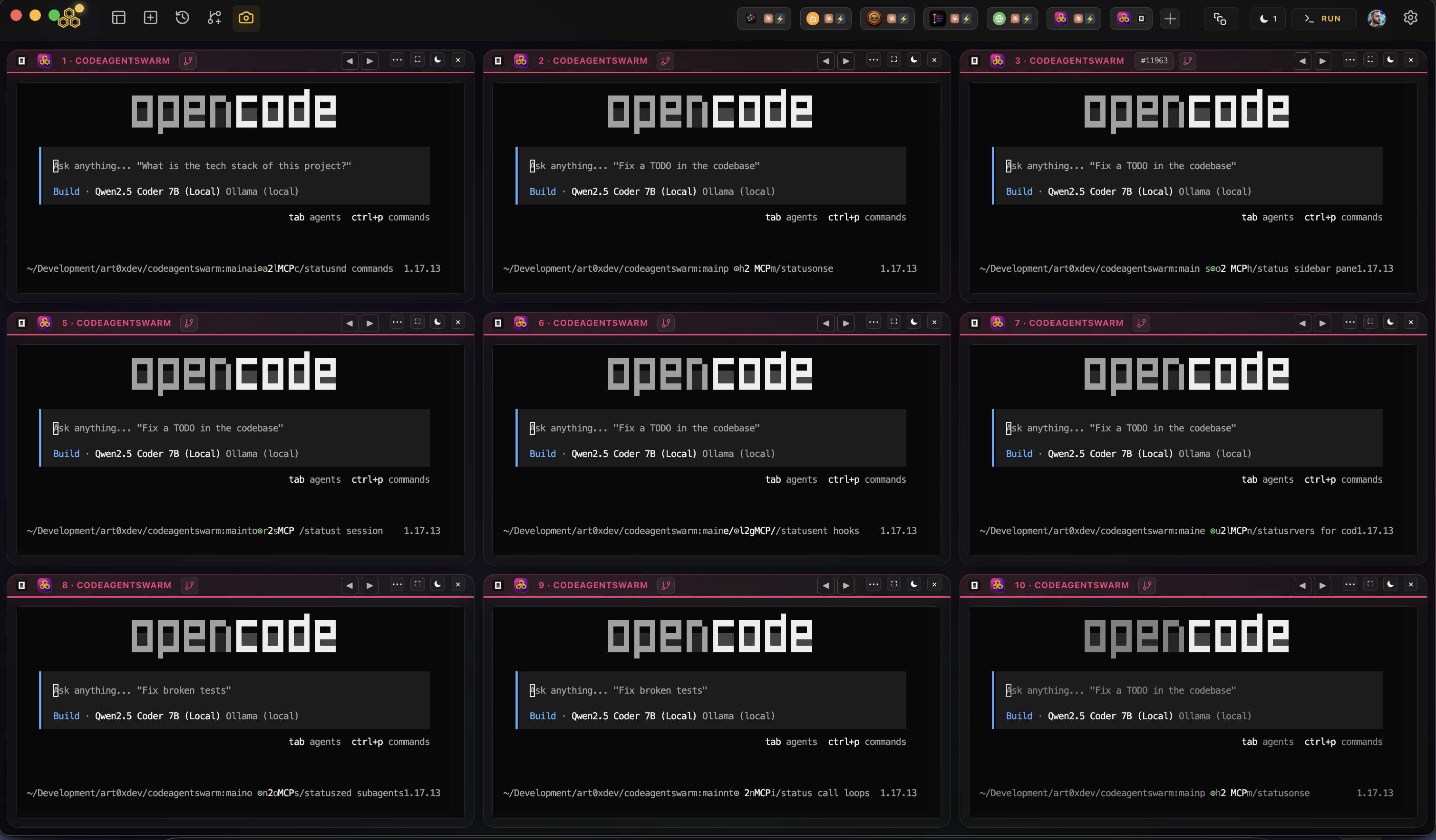 Varios terminales de opencode ejecutándose en paralelo en un único espacio de trabajo de CodeAgentSwarm en el escritorio